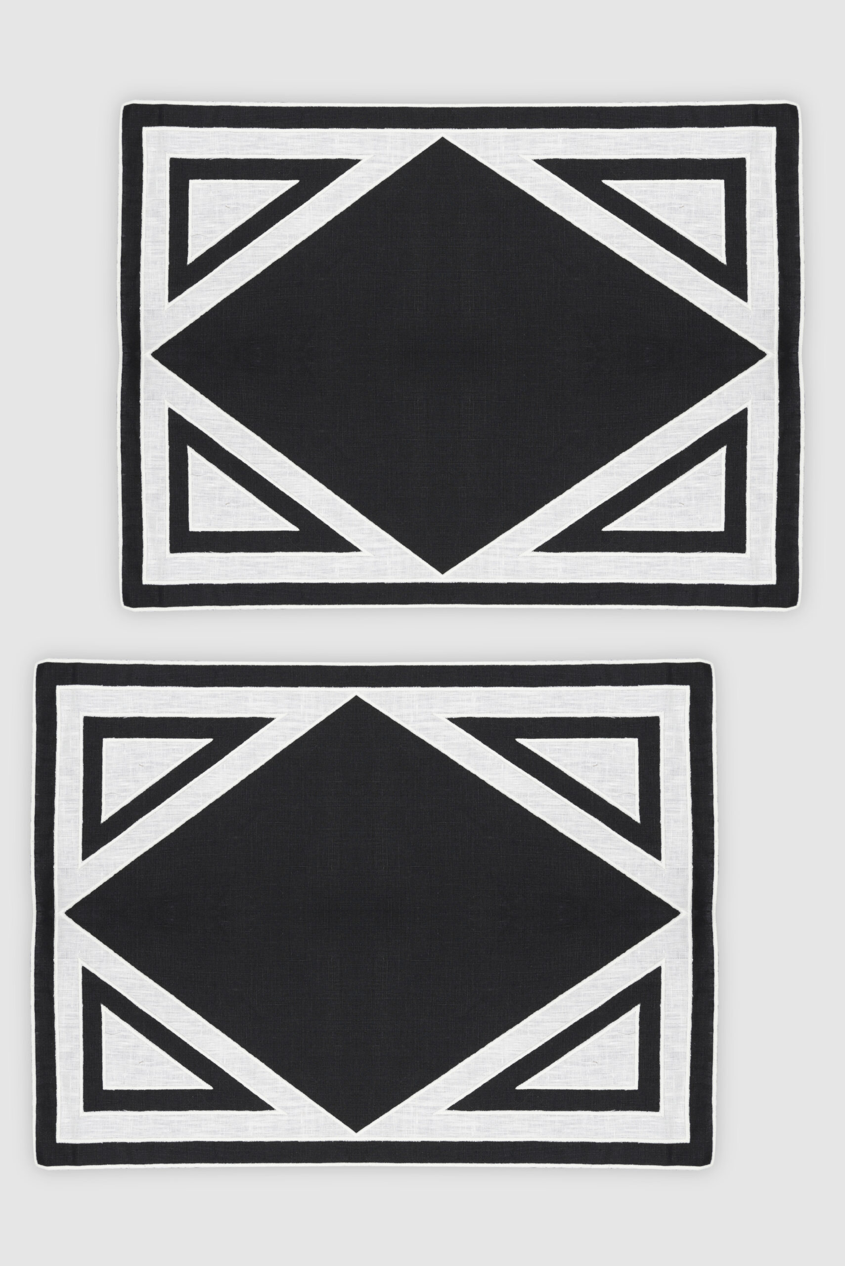 individual triangu black/white