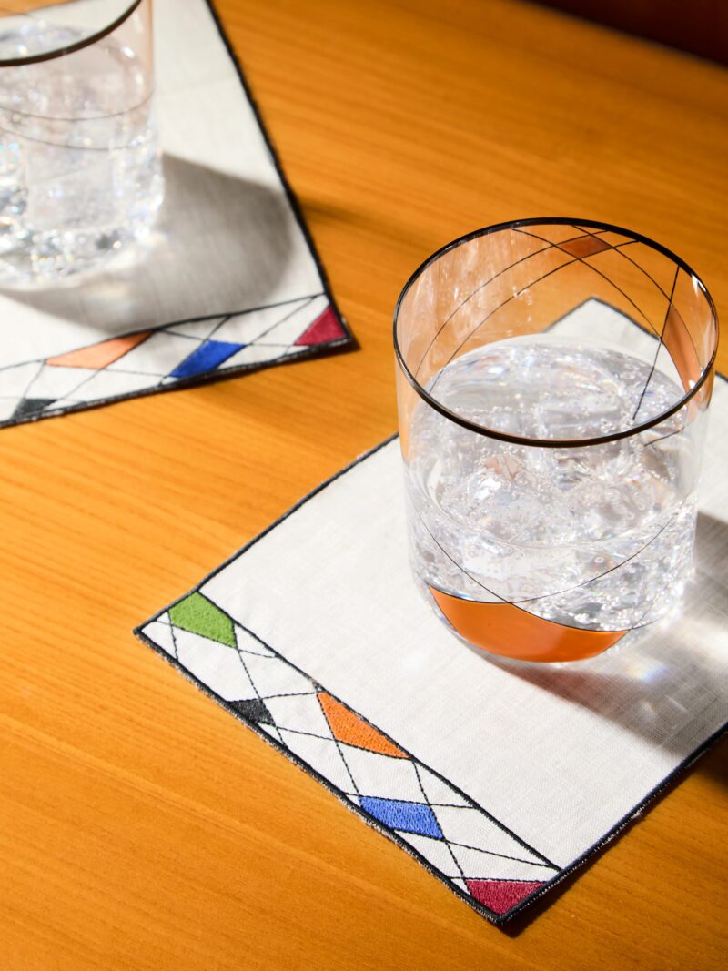 servilleta-cocktail-lino-bordada-miro-linen-embroidered-cocktail-napkin