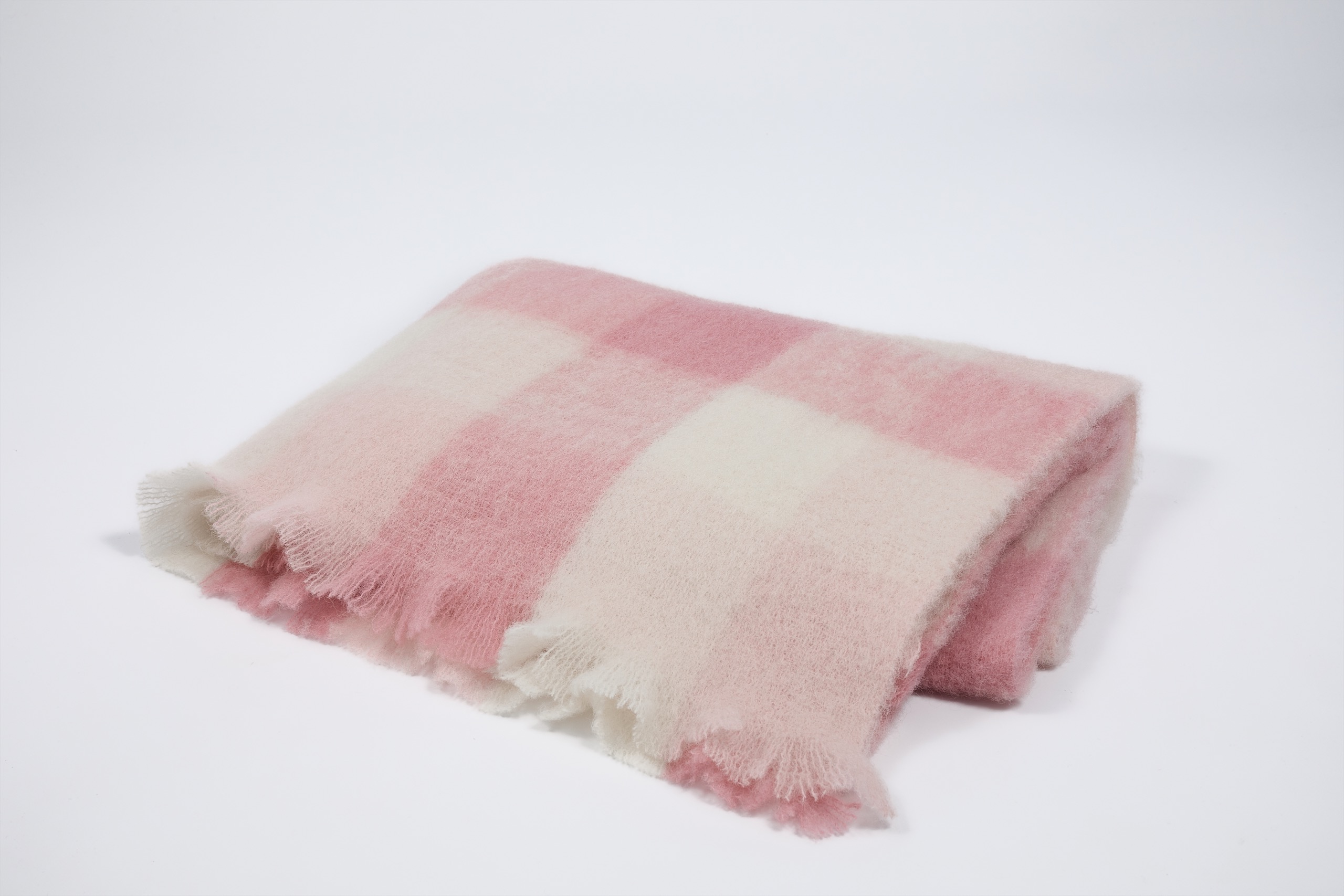 ezcaray pink check baby blanket